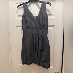 Used gray v neck curved hem midi sleeveless dress